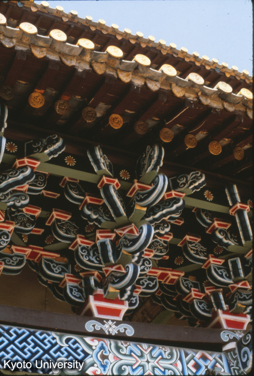 95-10_昆明 円通寺正殿 斗栱 斜栱 (1)