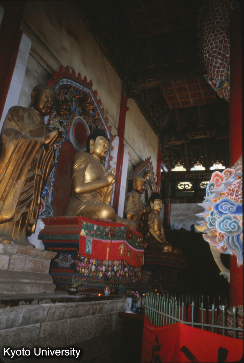 95-15_昆明 円通寺正殿 三尊二弟子（元） (1)