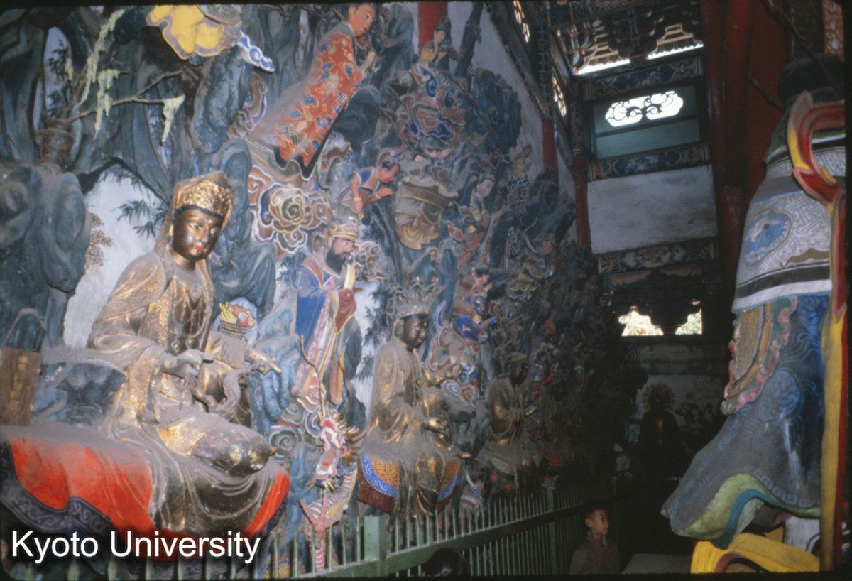 95-23_昆明 円通寺大殿 後面仏（三如来二力士） (1)