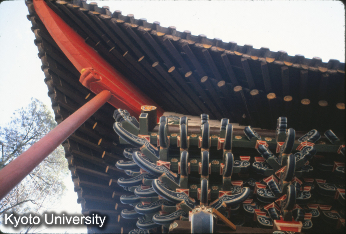 95-24_昆明 円通寺正殿 転角鋪作 (1)