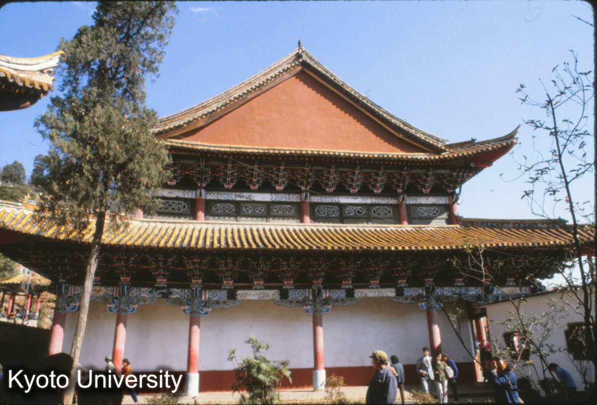 95-25_昆明 円通寺正殿 西側面 (1)