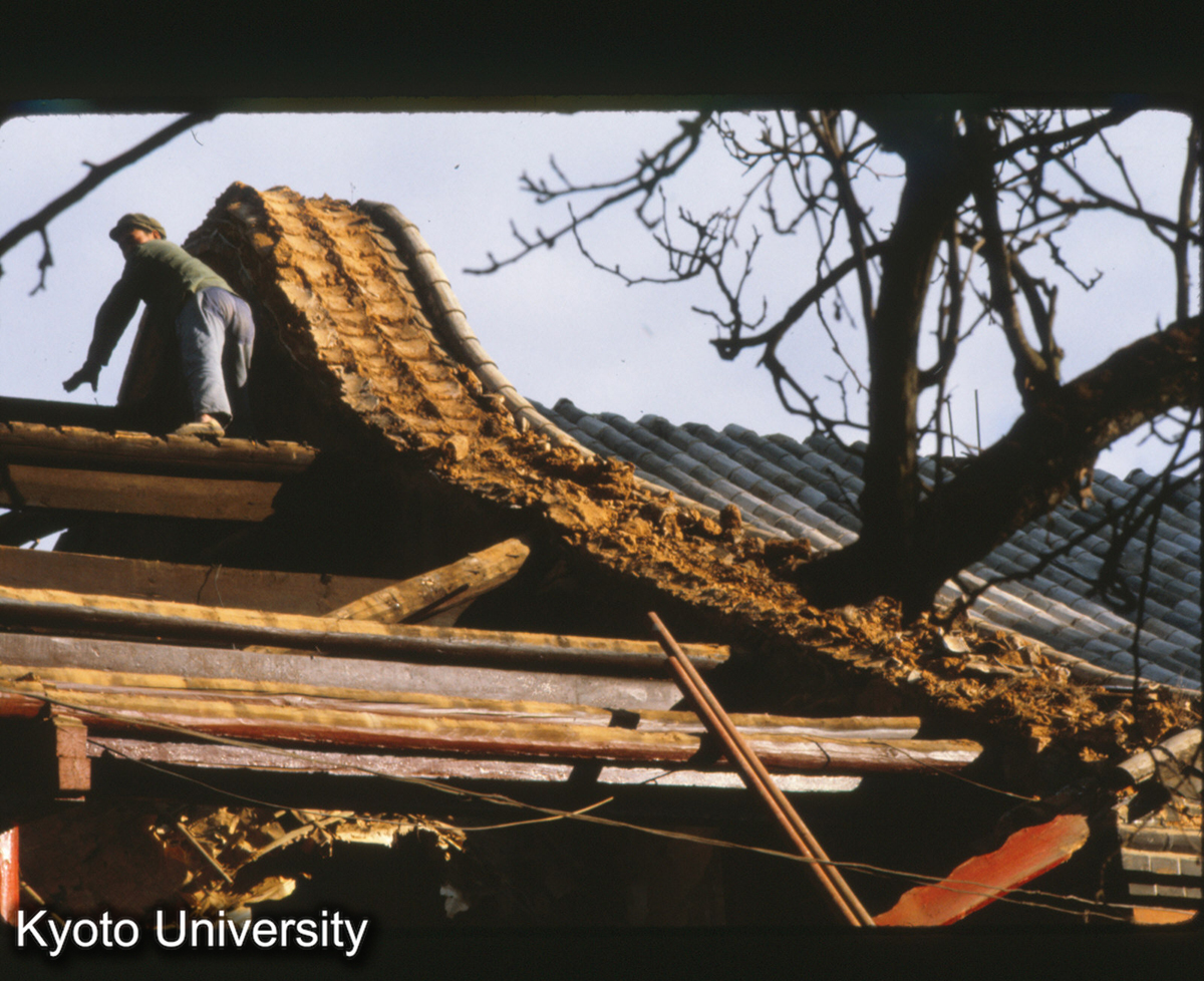 96-14_昆明 笻竹寺 東配房をとりこわし中（山牆の中味） (1)