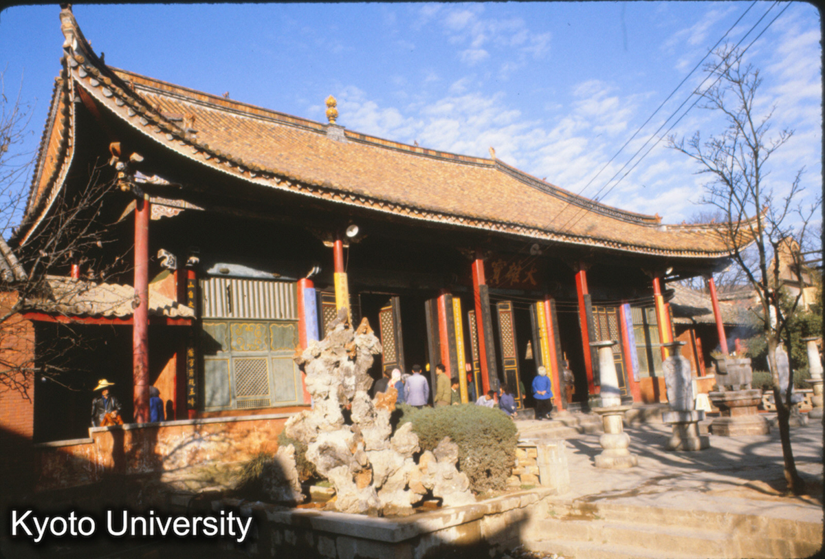 96-17_昆明 笻竹寺大雄宝殿 (1)