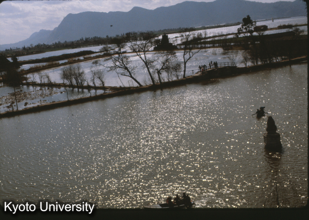 96-36_昆明 滇池（大観楼上より） (1)