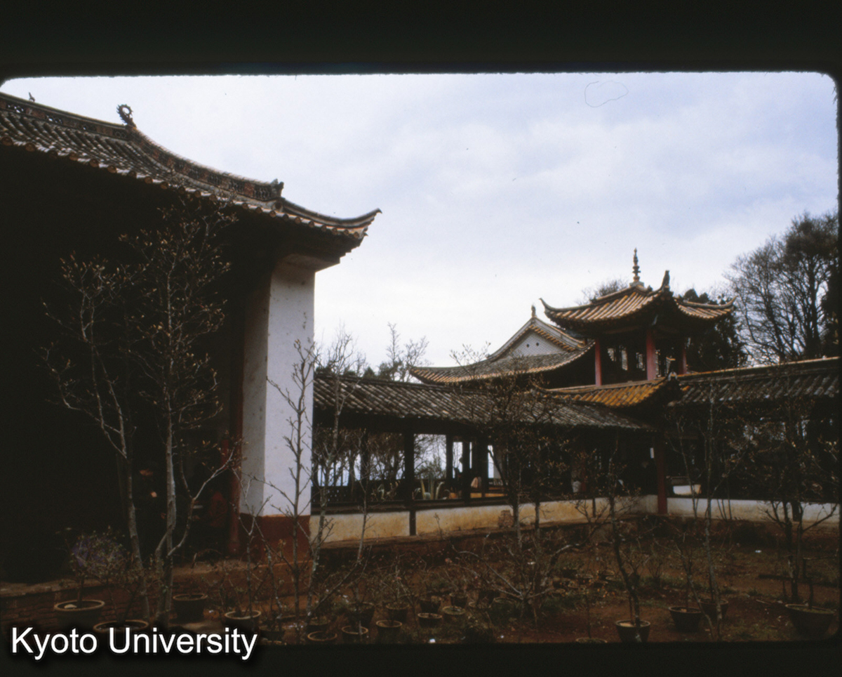 97-23_昆明 西山太華寺天王殿・回廊・小亭 (1)