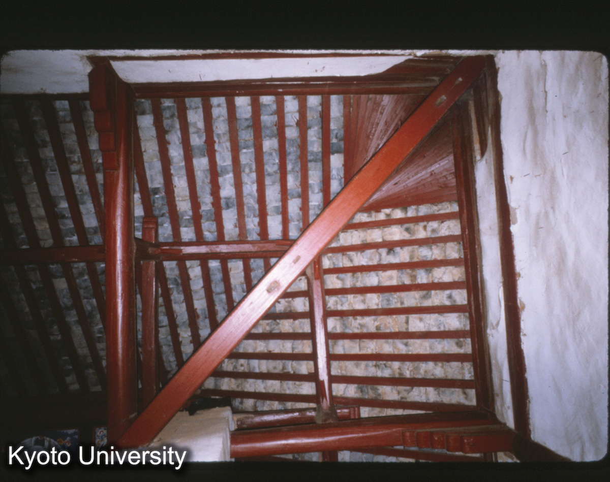 97-29_昆明 太華寺大雄宝殿 隅扇垂木見上ゲ (1)