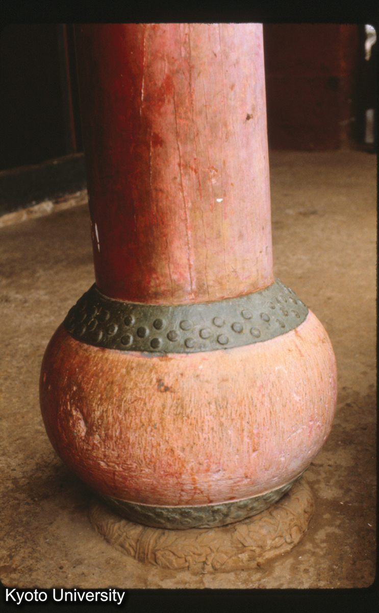 97-30_昆明 西山太華寺大雄宝殿 柱礎 礩は清、礎（蓮弁）は明代 (1)