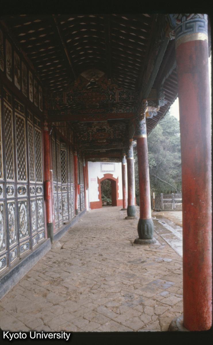 98-3_昆明 西山太華寺大悲宝閣 前廊・巻棚 (1)