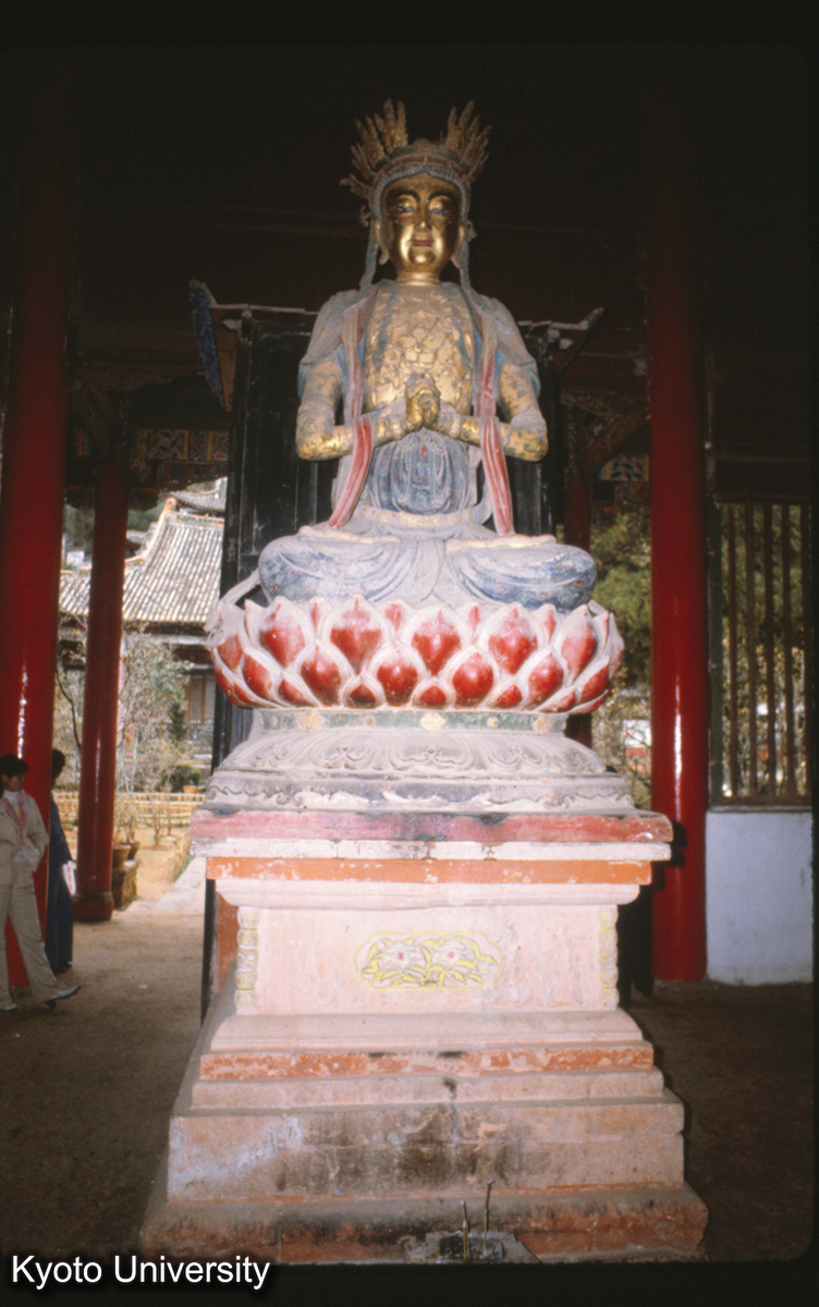 98-11_昆明 西山太華寺天王殿 背面仏 須弥坐は明代 (1)