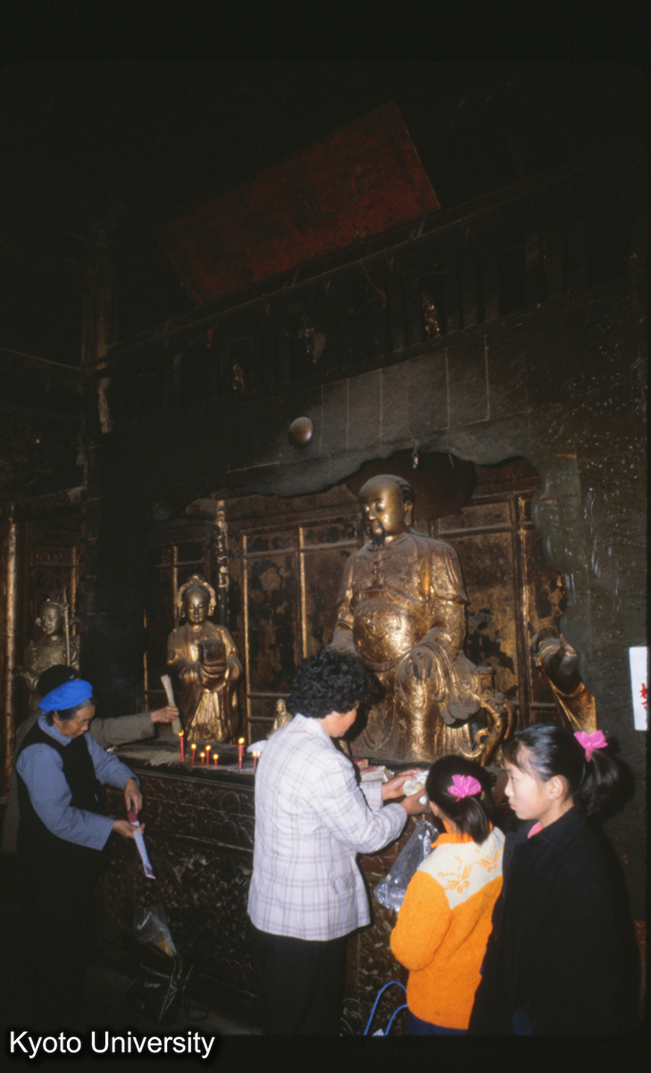 98-19_昆明 金殿 内部 (1)