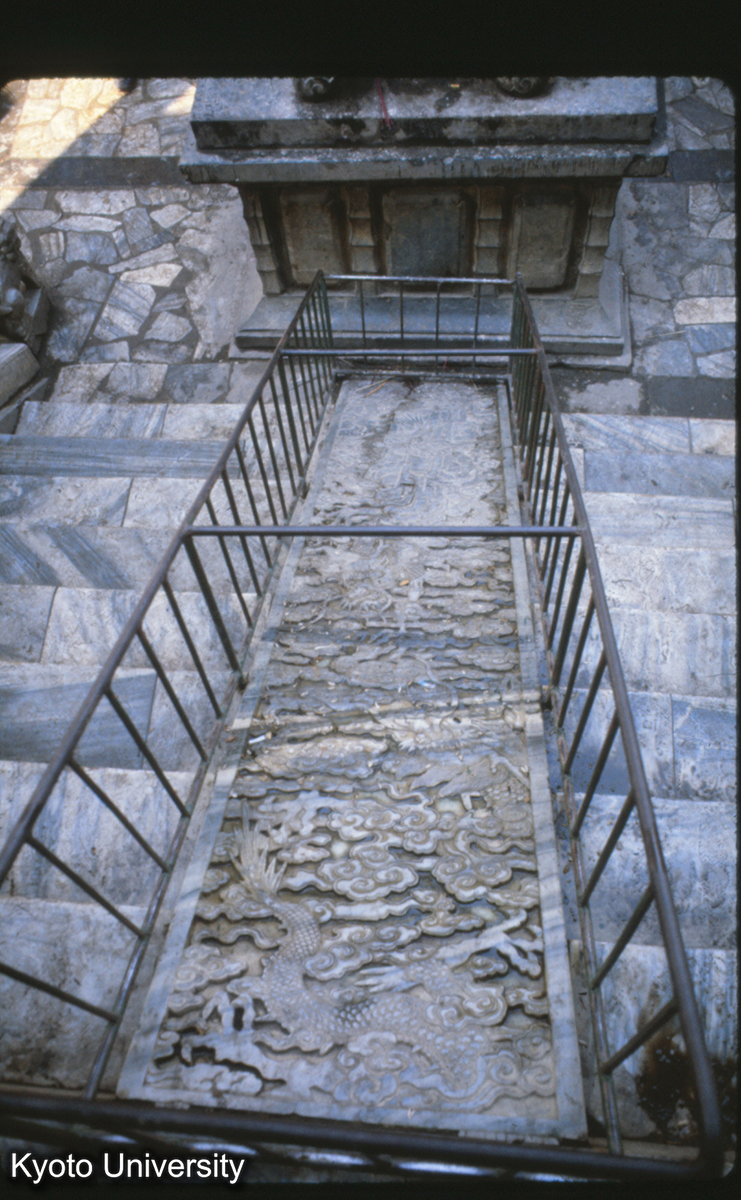 98-27_昆明 金殿 陛石 (1)