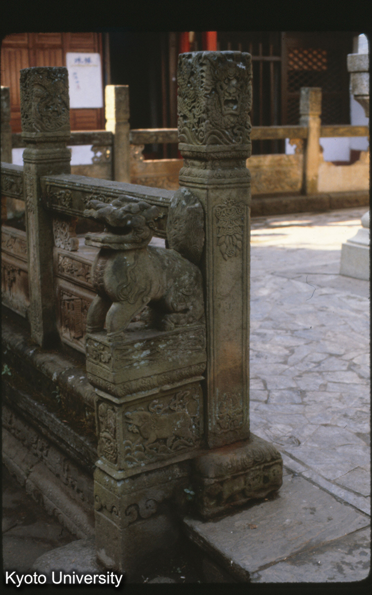 98-28_昆明 金殿 石欄 望柱 (1)