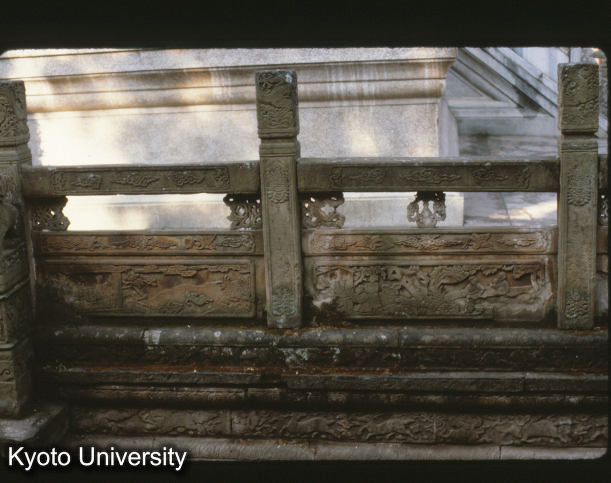 98-31_昆明 金殿 石欄 (1)