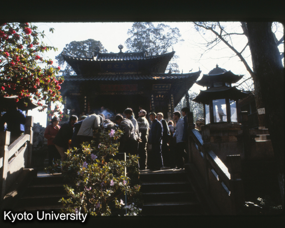 99-1_昆明 金殿 北郊鳴鳳山上 又名太和宮 明万暦30（1602）倣湖北武当山始建、清康熙10（1671）重新 (1)