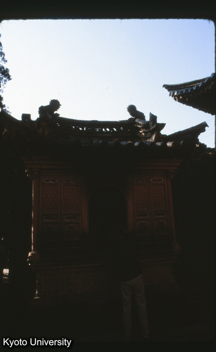 99-6_昆明 金殿 小洞 (1)