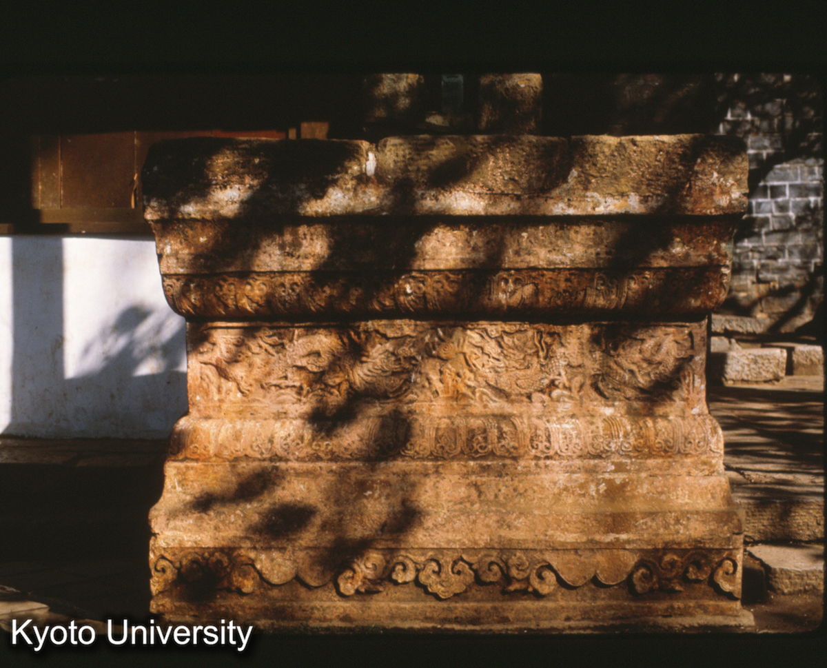 99-7_昆明 金殿 七星旗 石台 (1)