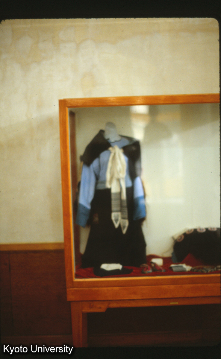 99-25_ナシ族衣裳（雲南省博物館） (1)