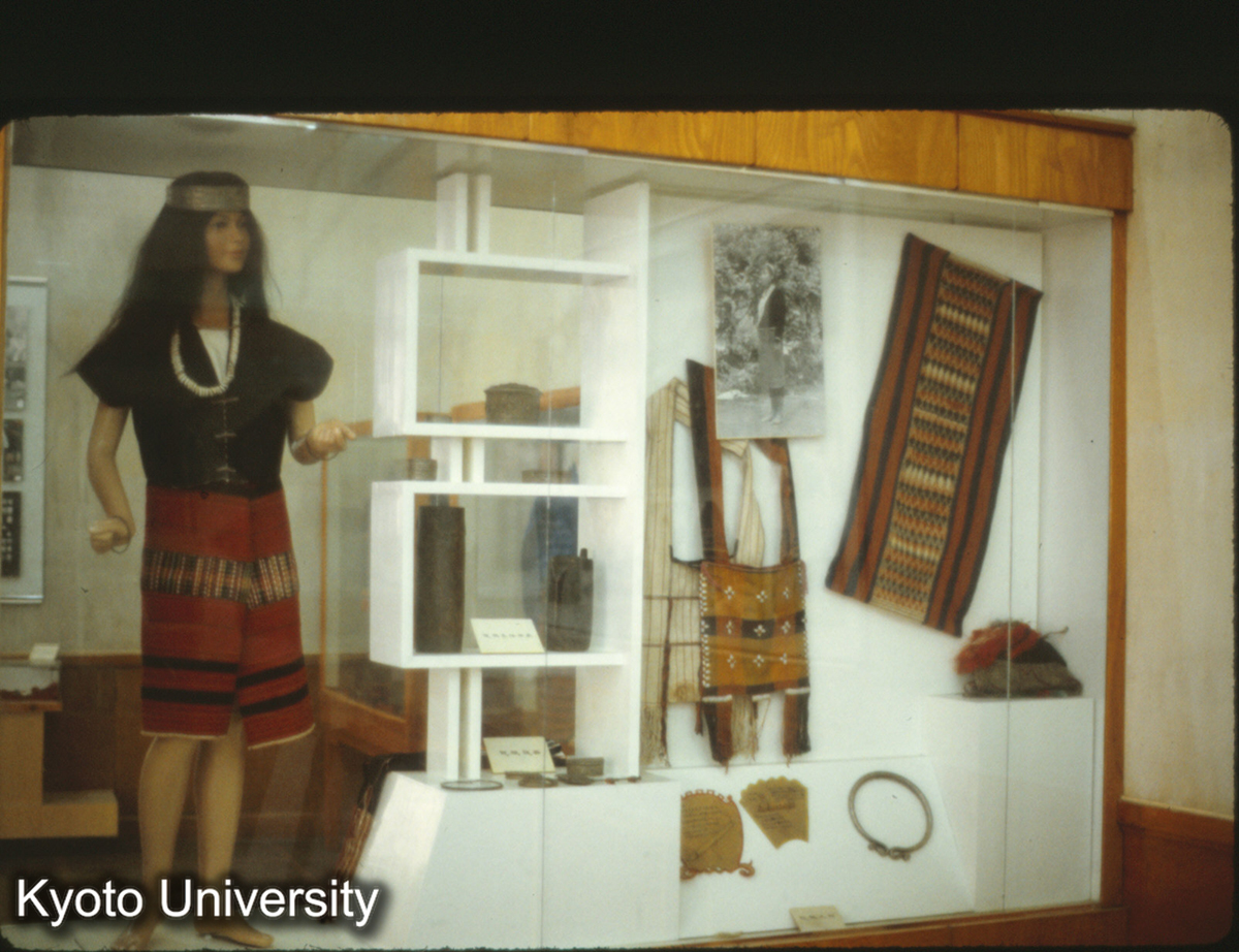 99-27_ワ族（雲南省博物館） (1)