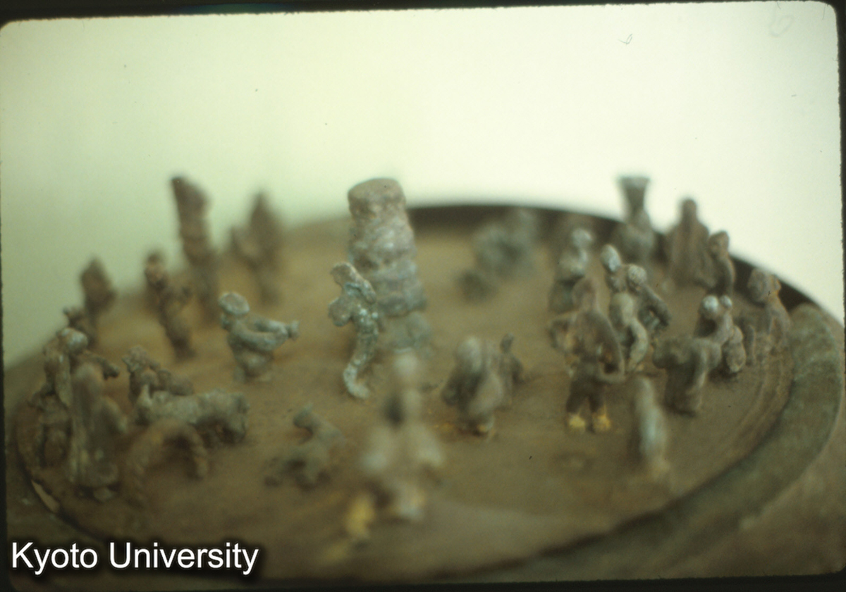 100-23_殺人祭銅鼓蓋貯貝器 (1)