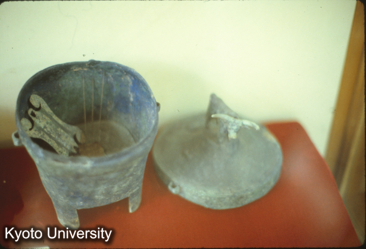 100-28_銅針線筒・銅針（江川李家山） （雲南省博） (1)