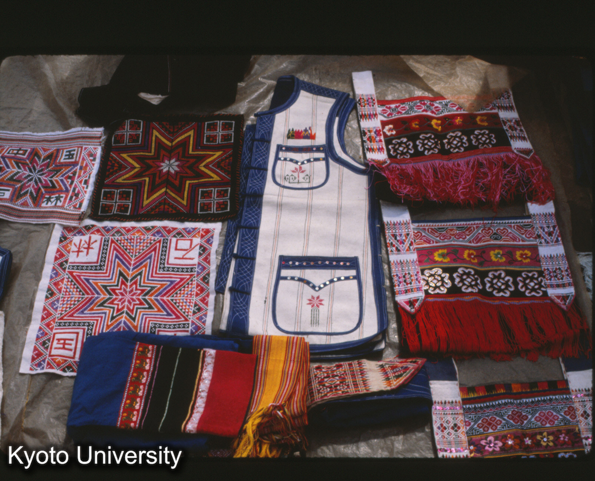 101-28_路南 石林 イ族の自由市場 (1)