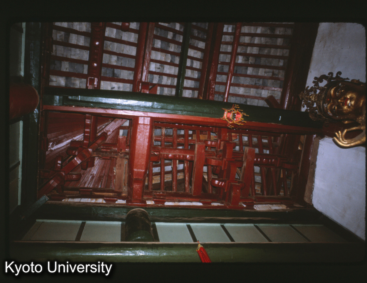 103-23_安寧 曹渓寺大殿 入母屋隅見上ゲ (1)