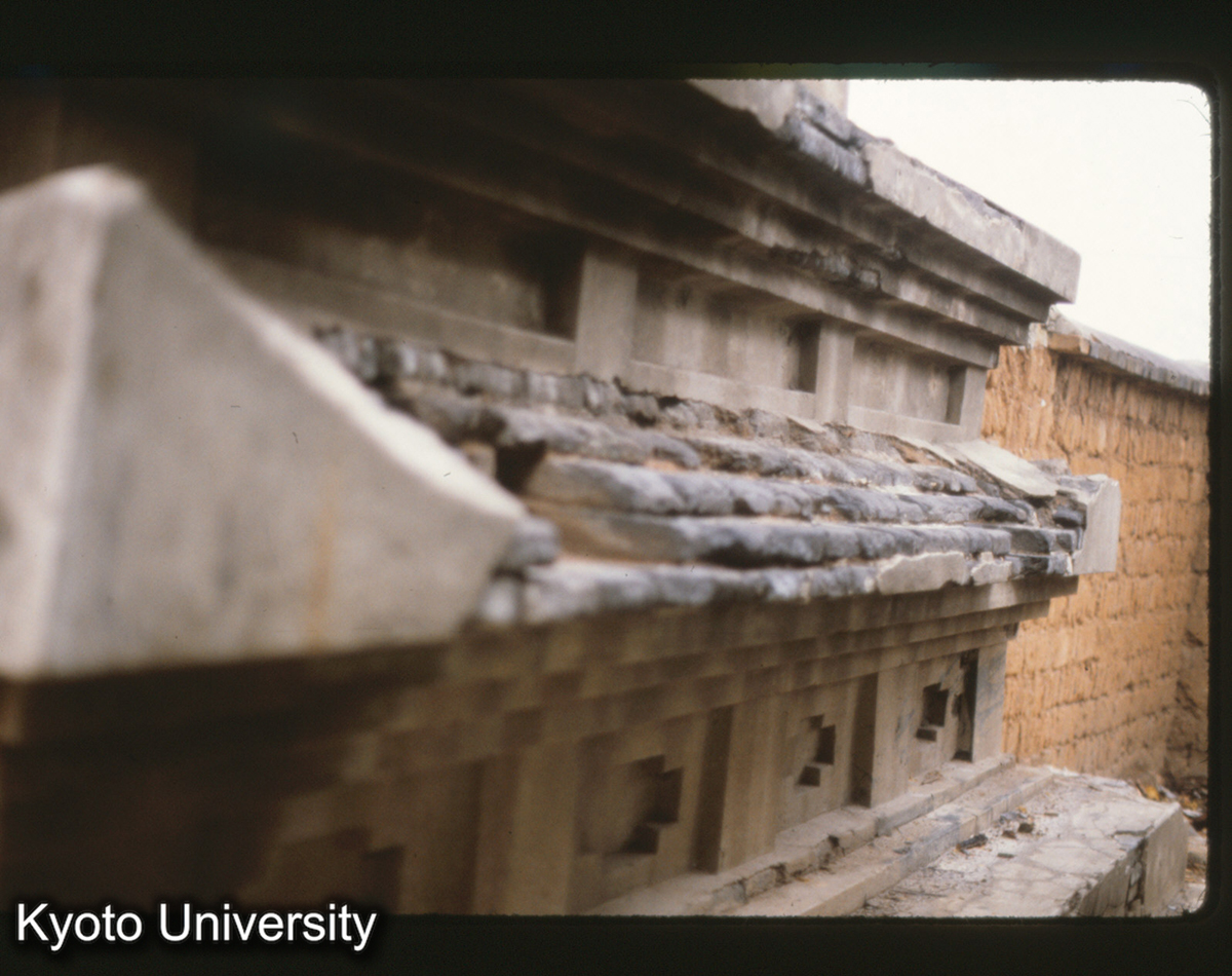 103-31_昆明 大徳寺西塔 磚をモルタル被覆 (1)