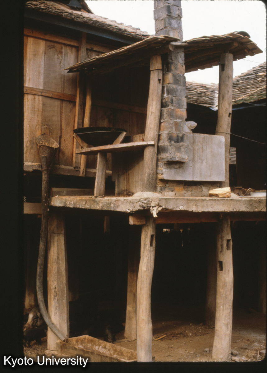 105-8_景洪 タイ族 民居 洗場・厠所 (1)