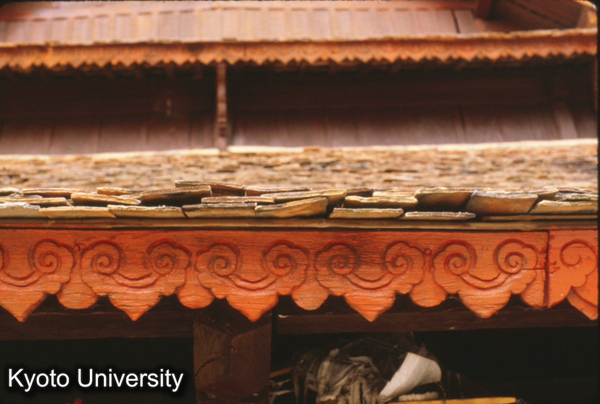 105-24_景洪 曼角仏寺大殿 檐頭 (1)