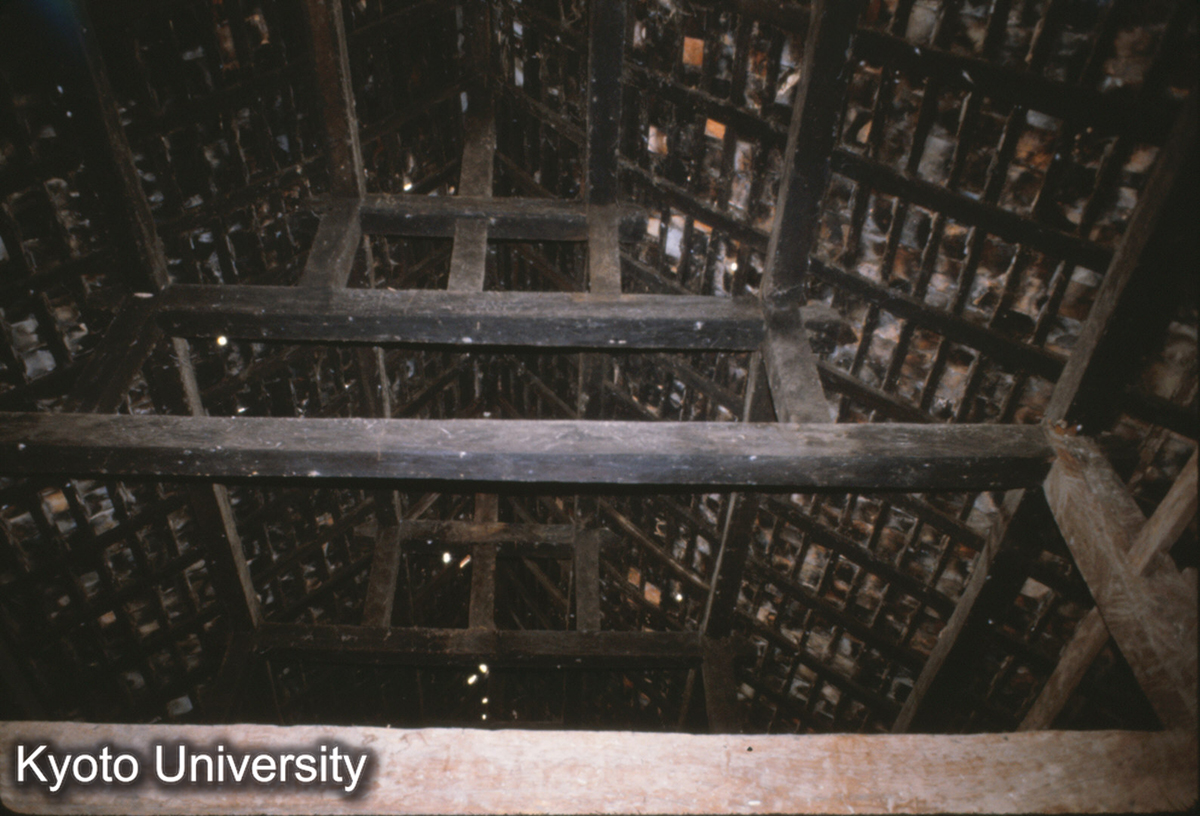 105-30_曼角仏寺 舟小屋 屋根裏 (1)