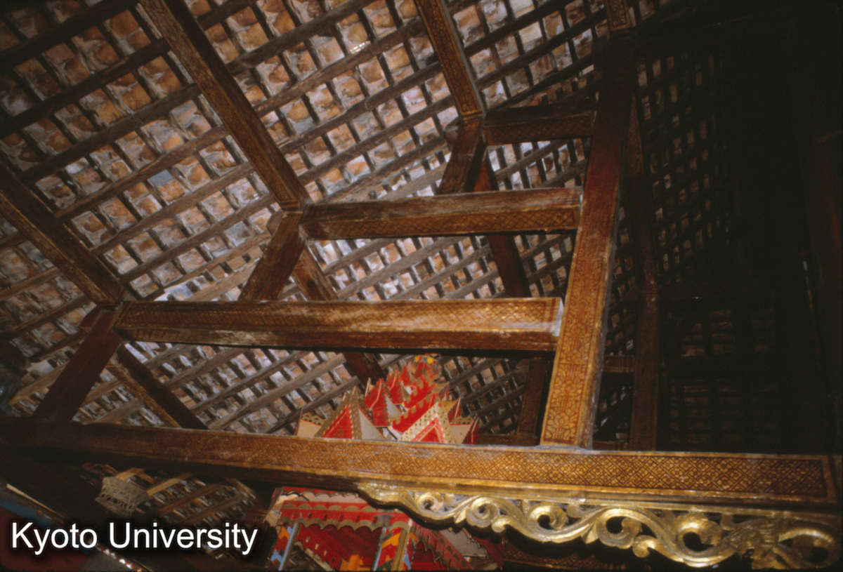 106-24_曼角仏寺大殿 側廊 梁架と装飾 (1)