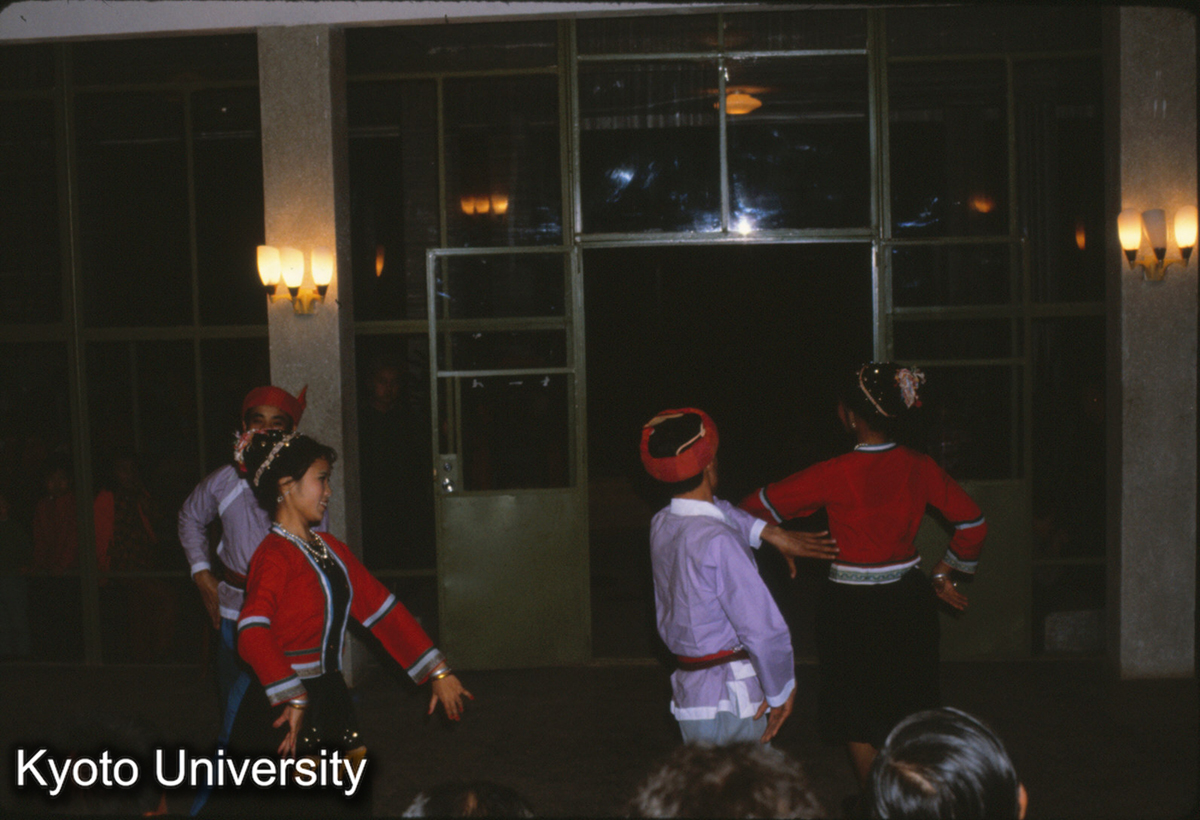 107-14_民族歌舞（景洪） (1)