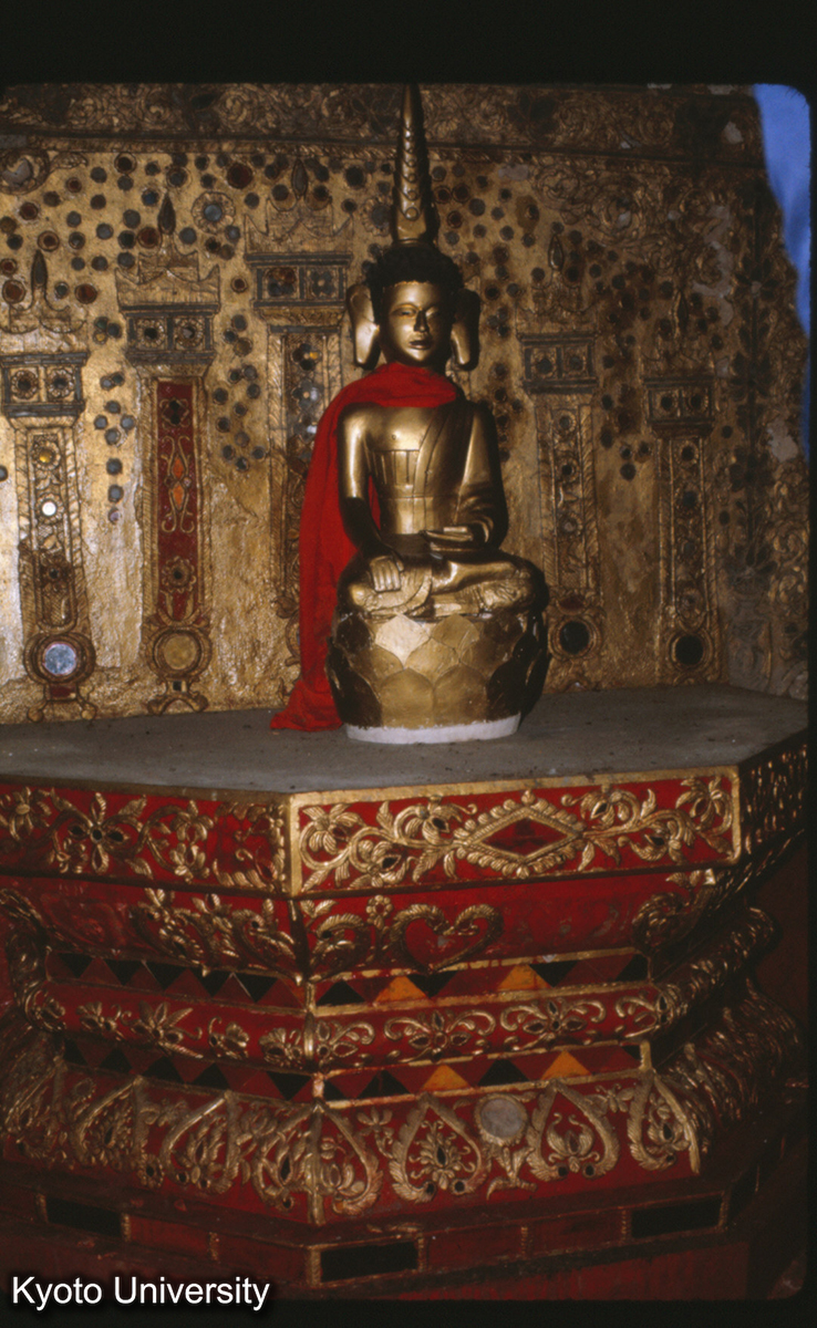 107-28_曼角仏寺経堂 主仏 (1)