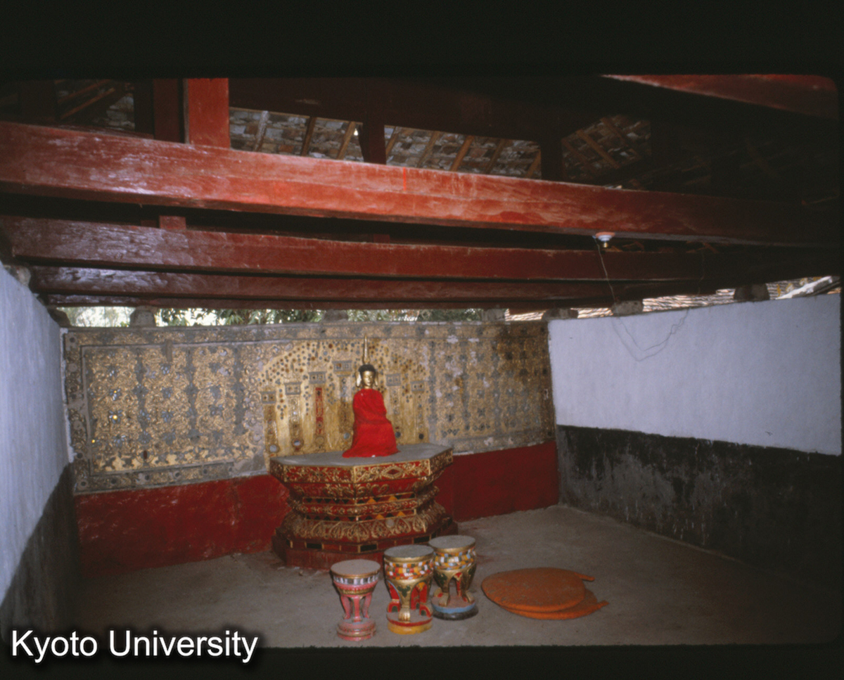 107-30_曼角仏寺経堂 内景 (1)