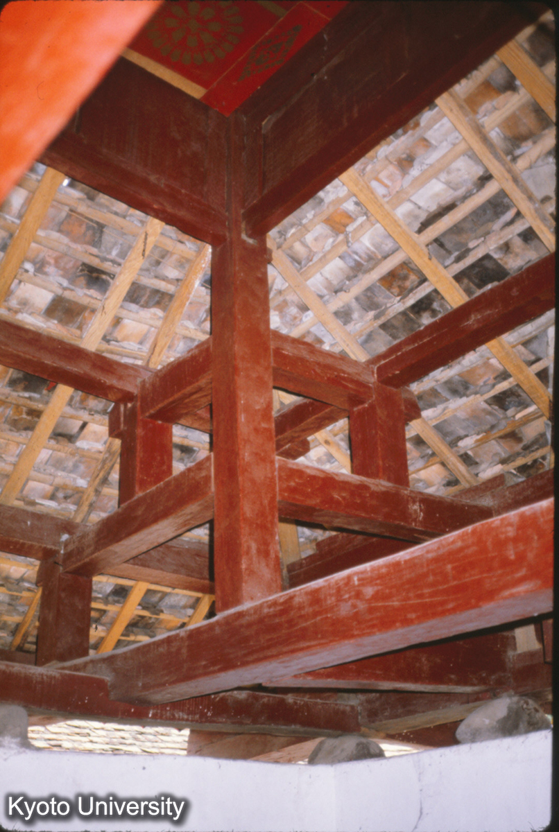 108-8_曼角仏寺経堂 隅梁架 (1)