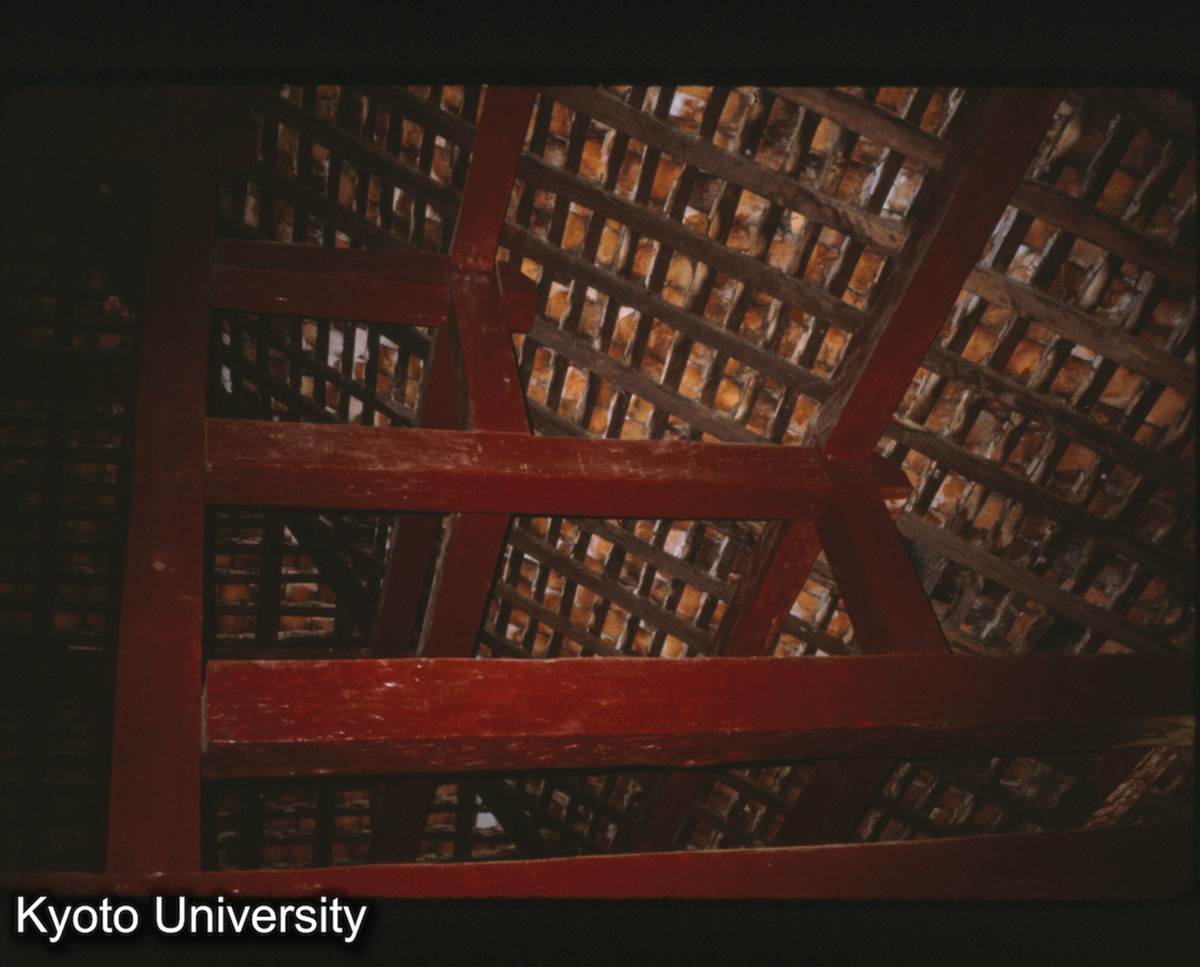 108-25_曼角仏寺大殿 側廊 梁架 (1)