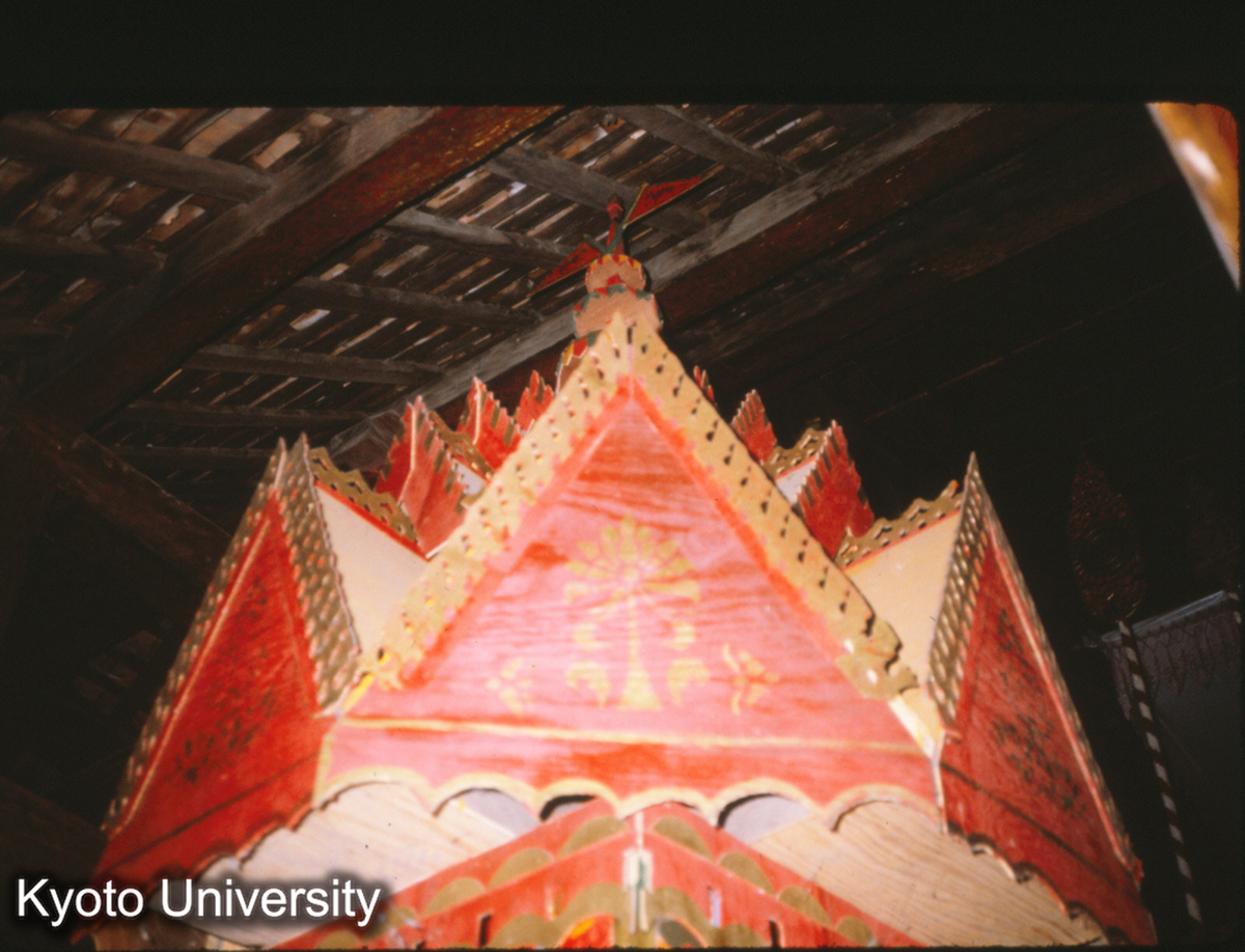 108-29_曼角仏寺大殿 仏宮屋頂 (1)