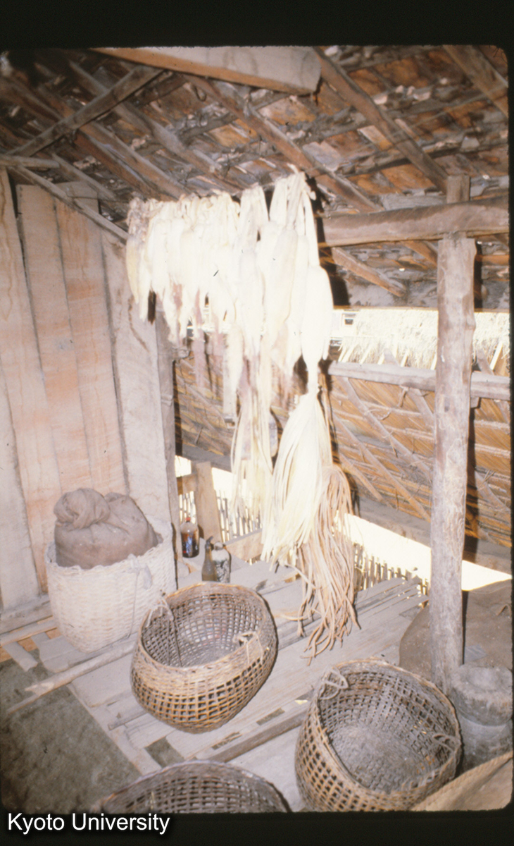 109-4_景洪 曼角 タイ族 民居 テラス 什器 (1)