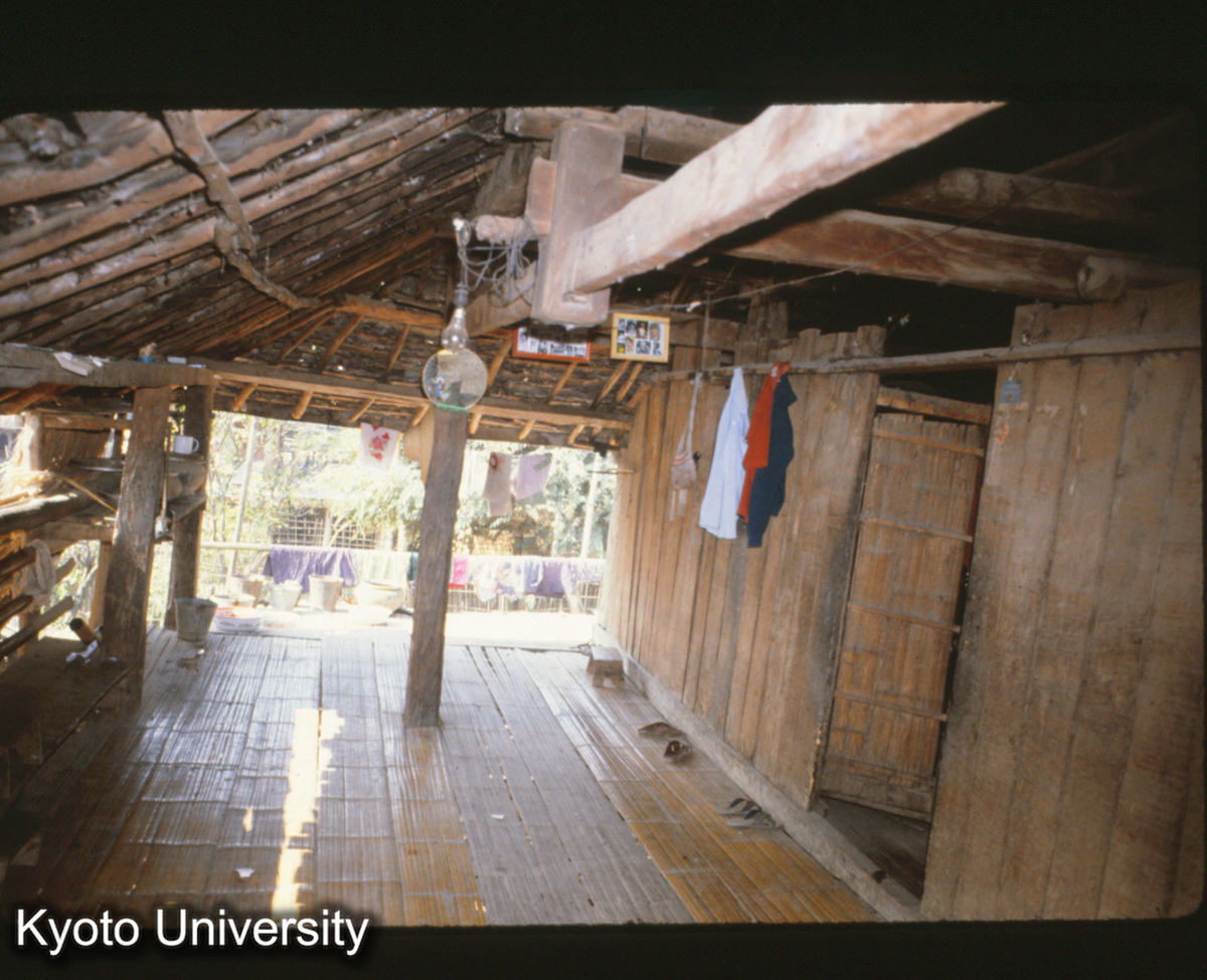 109-5_景洪 曼角 タイ族 民居 テラス全景 (1)