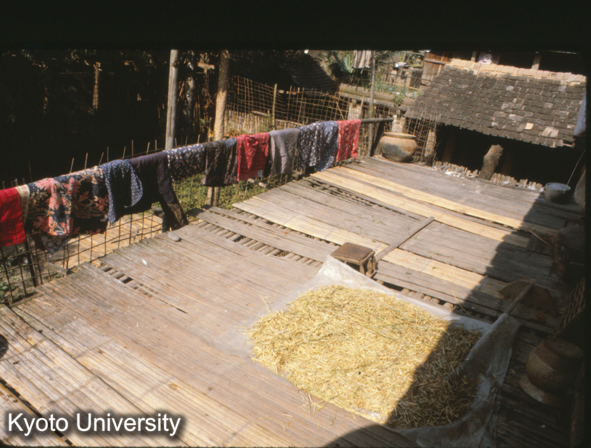 109-10_景洪 曼角タイ族 民居 テラス_81 (1)