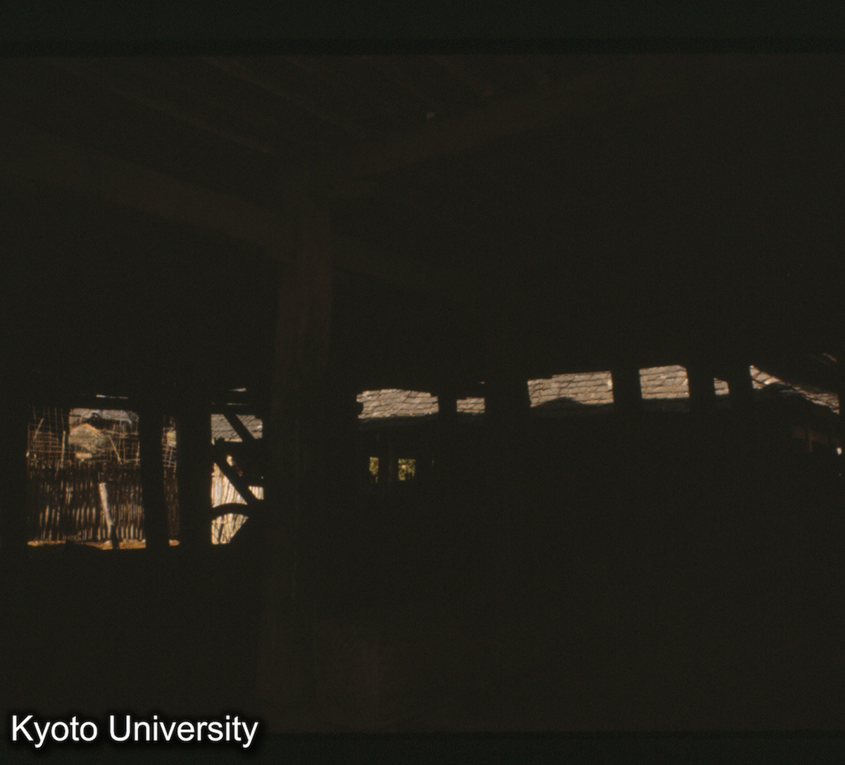 109-12_景洪 曼角タイ族 民居 楼下 (1)