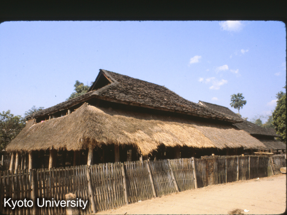 109-15_景洪 曼角タイ族 民居 全景 (1)