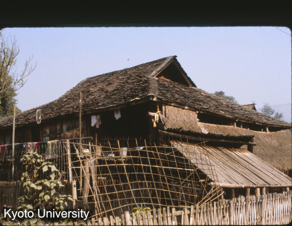 109-16_景洪 曼角タイ族 民居 全景 (1)