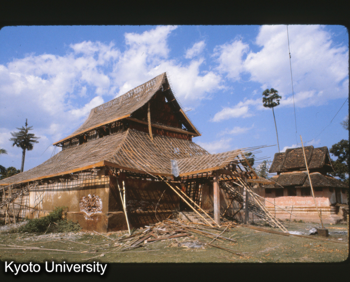 109-21_景洪 曼聴仏寺大殿 (1)