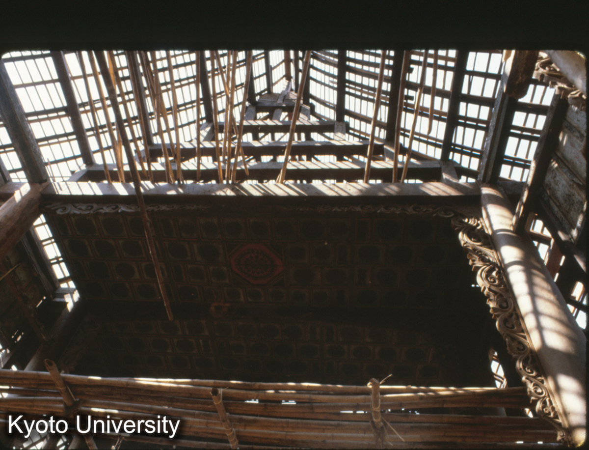 109-24_景洪 曼聴仏寺大殿 梁架 (1)