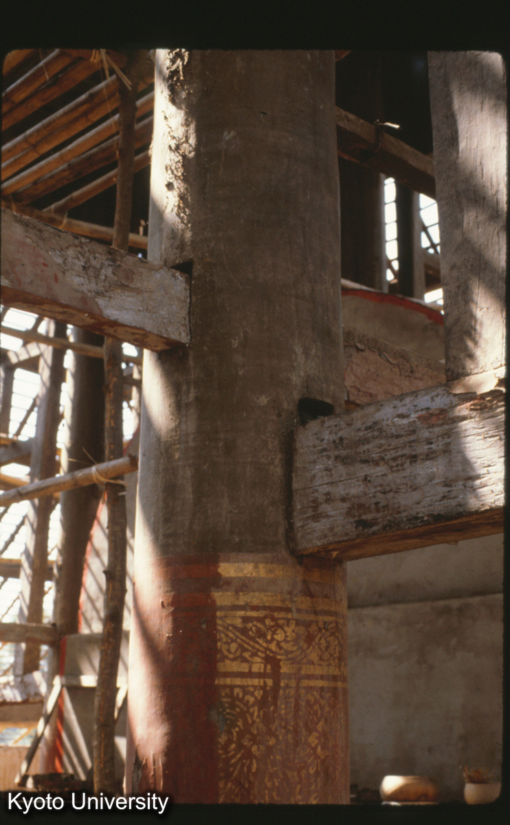 109-29_景洪 曼角仏寺大殿 せちがいの貫 (1)