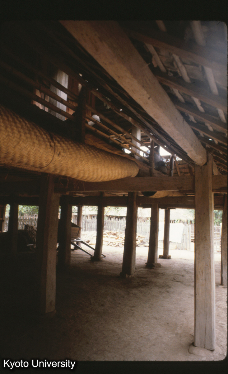 110-19_景洪 曼龍 タイ族 民居 楼下 (1)