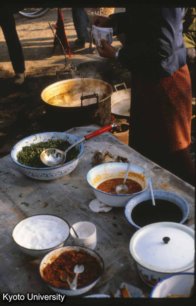 111-22_米線を売る店 （景洪） (1)