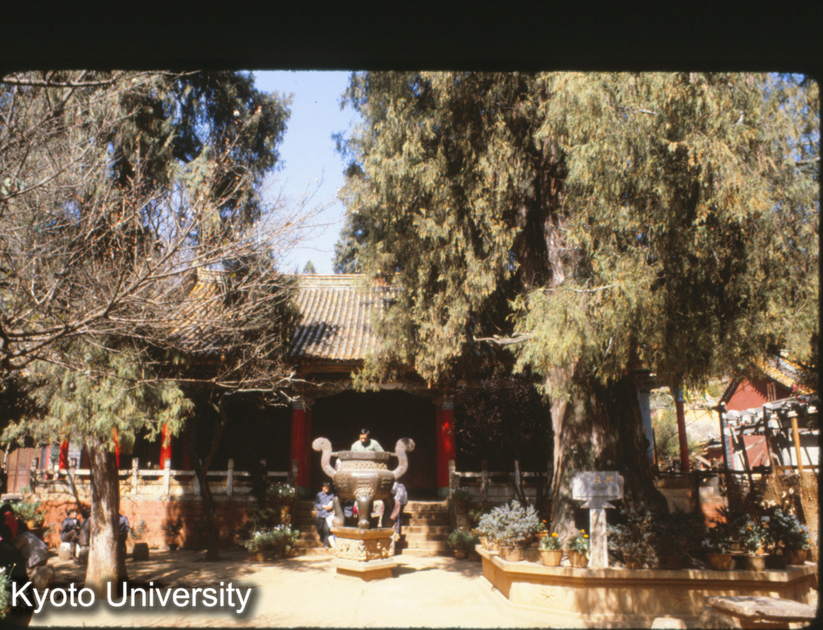 114-4_昆明 黒龍潭 正殿 (1)