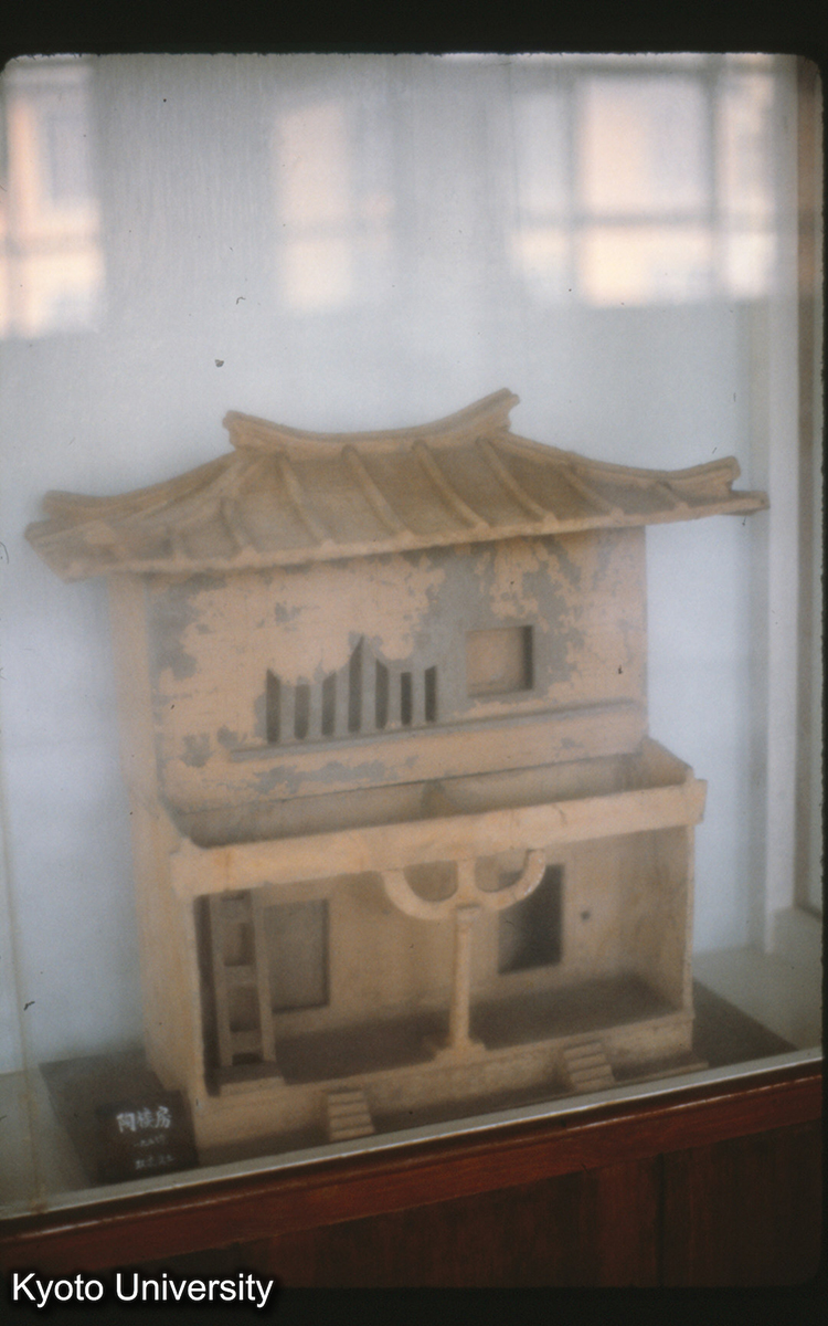 115-24_陶楼房（1957双流出土） 四川博 (1)